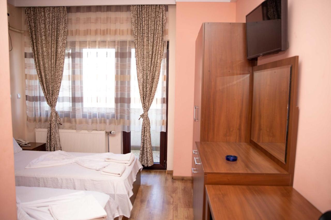 Hotel Leo Peje Ngoại thất bức ảnh